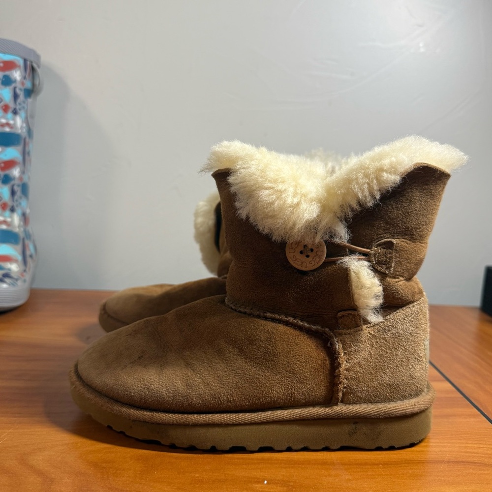 Ugg Kids‎ Bailey Button Boots Chestnut Brown Suede Sherpa Lined Shearling Winter